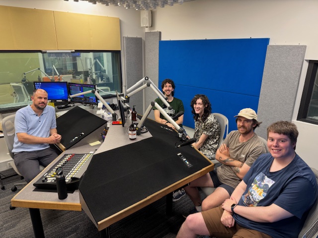 L – R: Swinburne media and Communications lecturer Peter Mercato with students Louis, Sarah, Matthew and Nathan